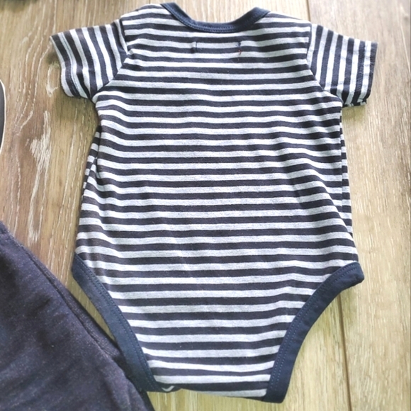 🇺🇲7 for All Mankind boys baby 3 pc outfit, distressed navy/ lt.blue 0-3M - Picture 5 of 14